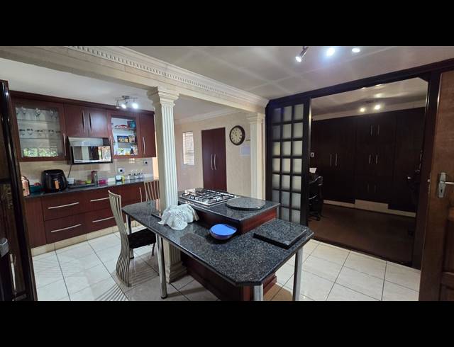 3 BEDROOM FREEHOLD FOR SALE IN MAYBERRY PARK